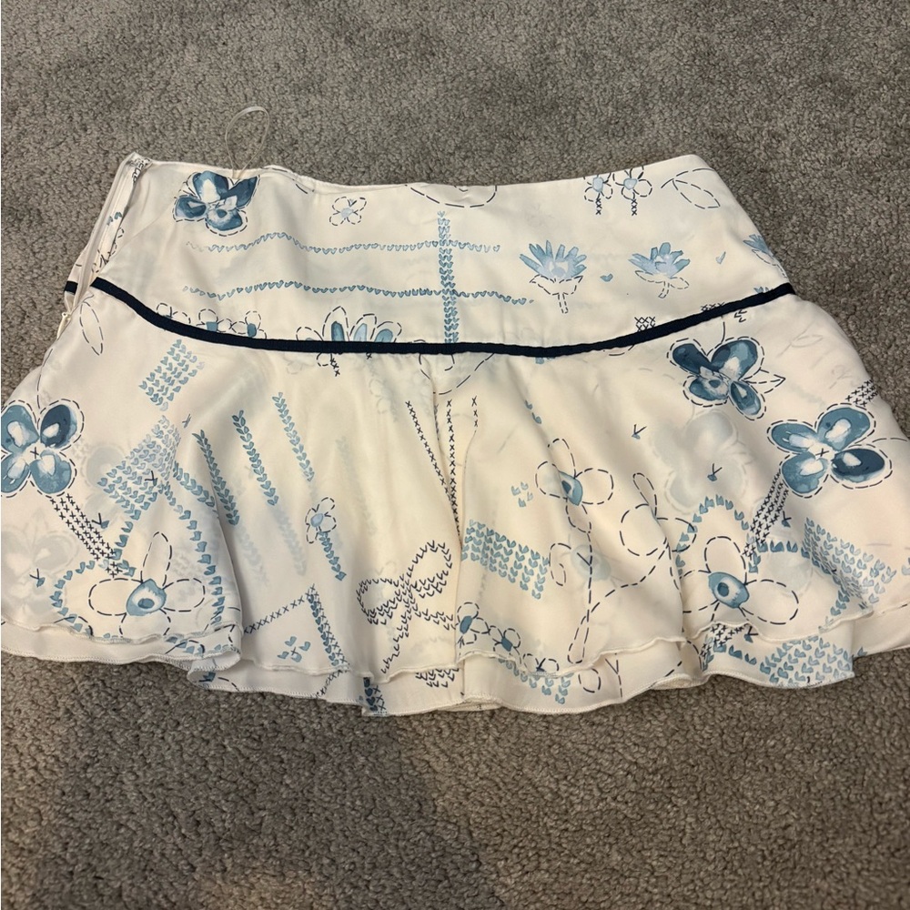 Kimchi Blue Floral Mini Skirt in Blue and White - Picture 3 of 4